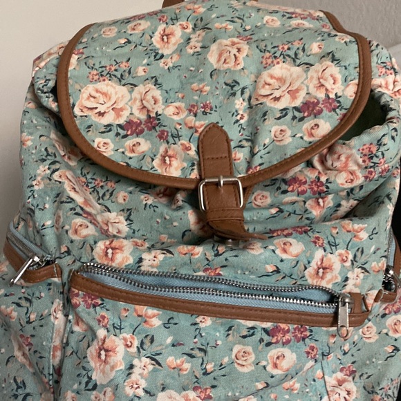 Backpack - Picture 2 of 6